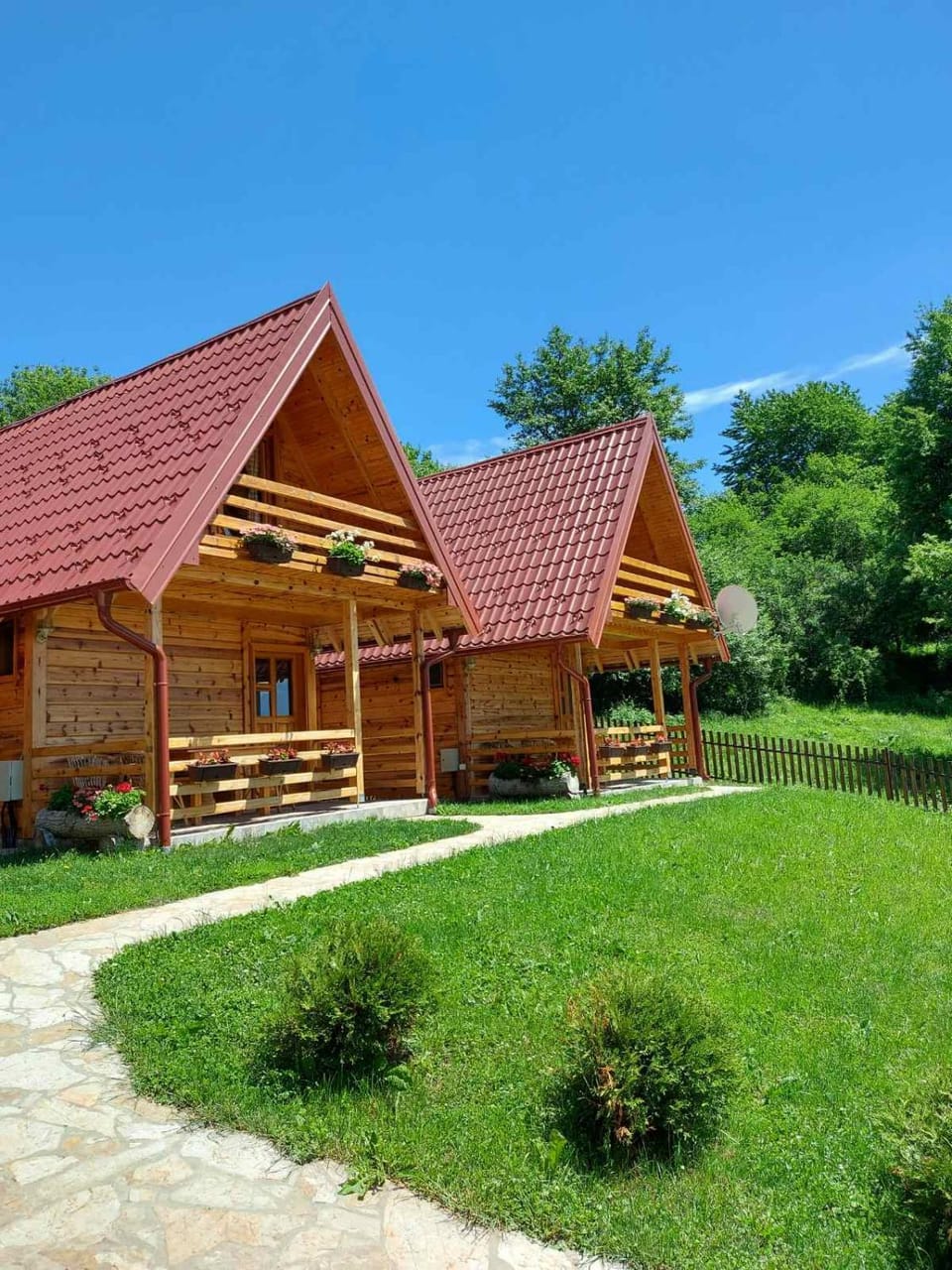 Property building, Day, Garden, Garden view