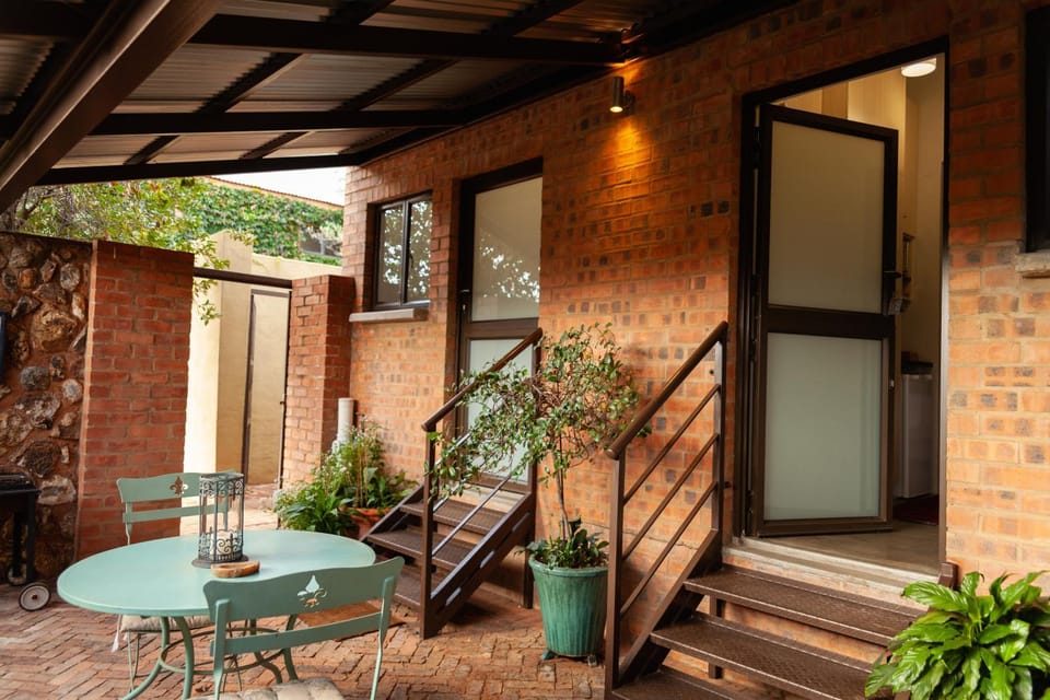 Patio, Facade/entrance