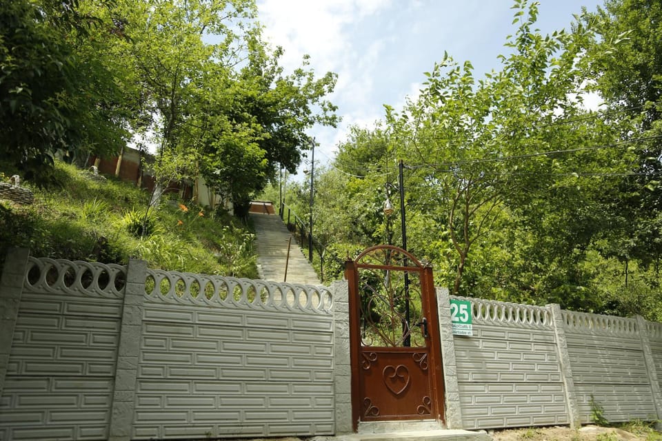 Facade/entrance, Day, Garden, Garden view