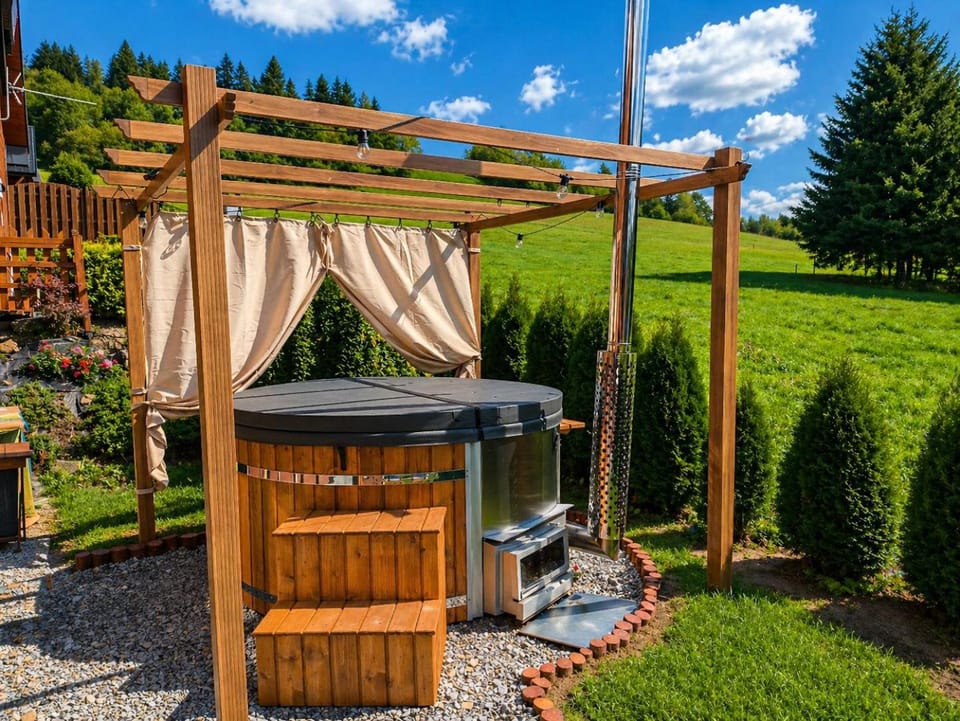 Osada Zawóz domki z balią jacuzzi i sauną nad Jeziorem Solińskim House in Slovakia