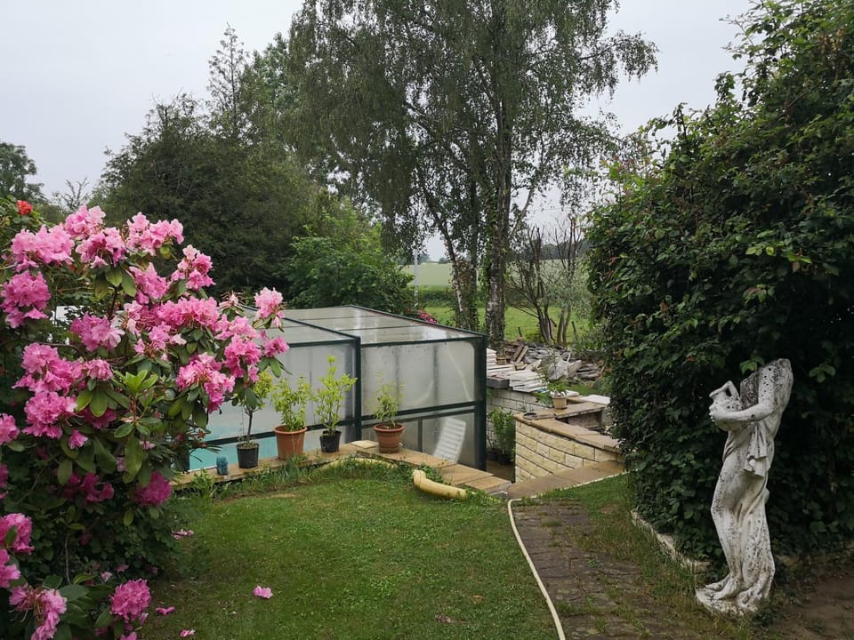 Au Jardin Fleuri Bed and Breakfast in Nouvelle-Aquitaine