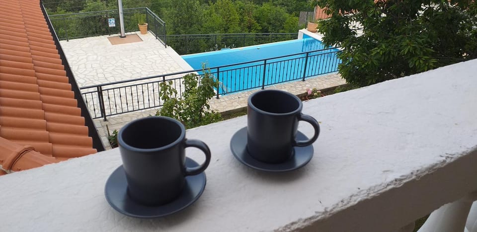 Coffee/tea facilities, Balcony/Terrace, Pool view