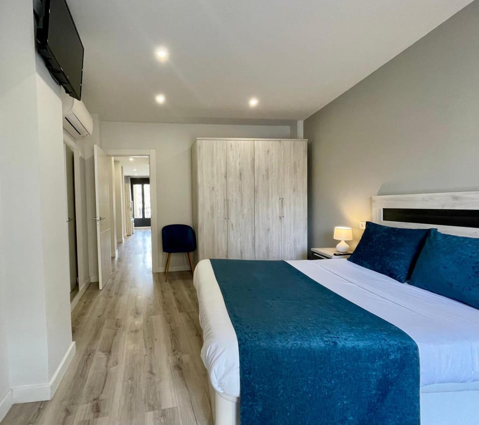 TV and multimedia, Photo of the whole room, Bedroom, air conditioner