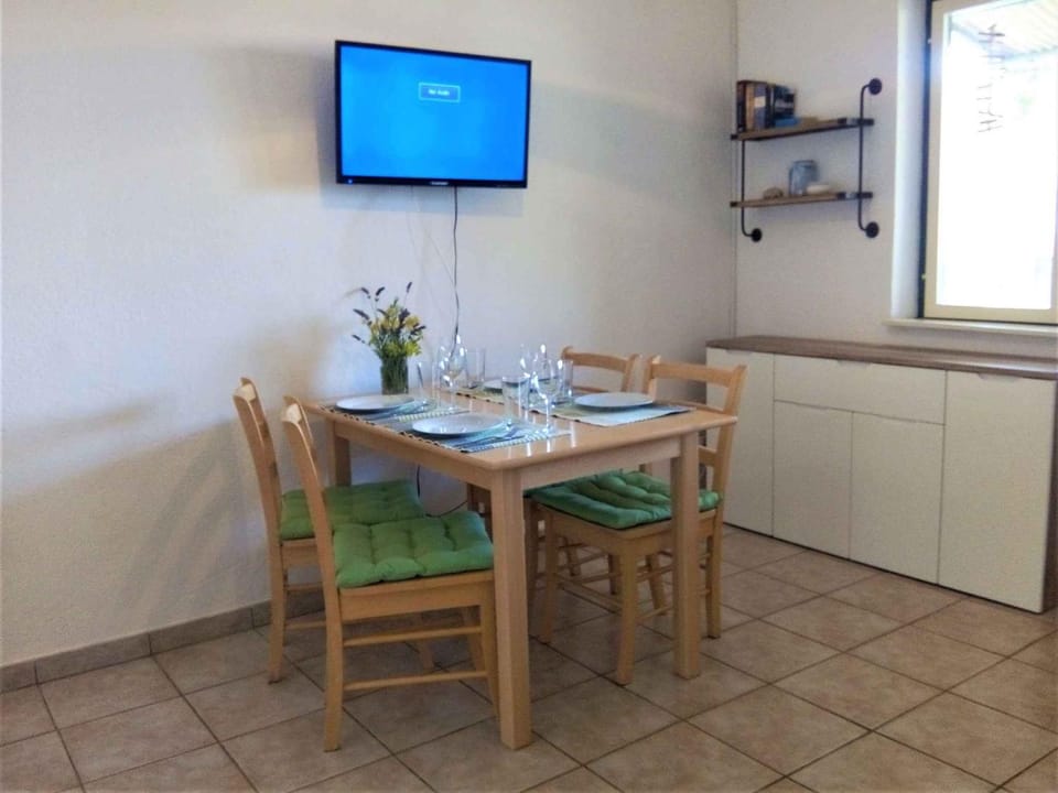 TV and multimedia, Dining area