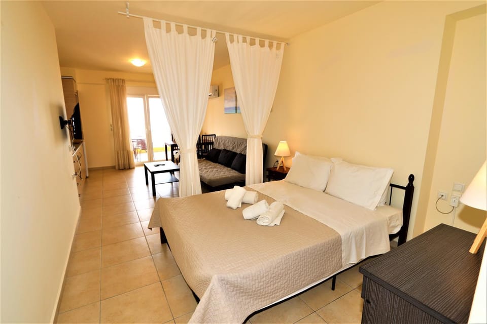 Dolphins Apartments Apartment in Euboea