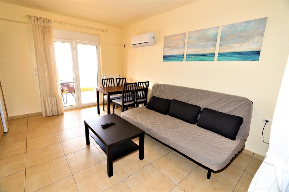 Dolphins Apartments Apartment in Euboea