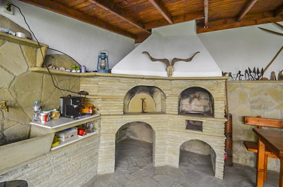 BBQ facilities, Kitchen or kitchenette, Communal kitchen