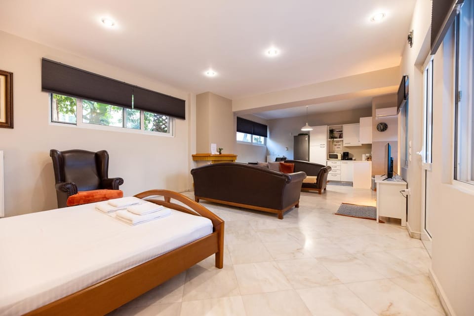 Emma's Airport Studio Bed and Breakfast in East Attica Regional Unit, Greece
