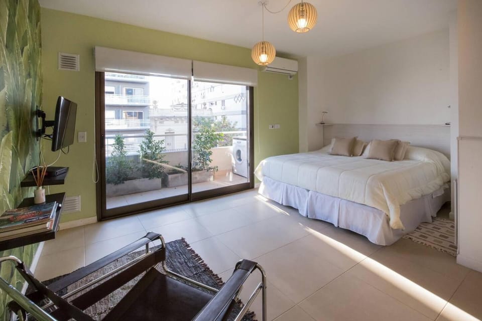 Bed, TV and multimedia, Photo of the whole room, Bedroom, air conditioner