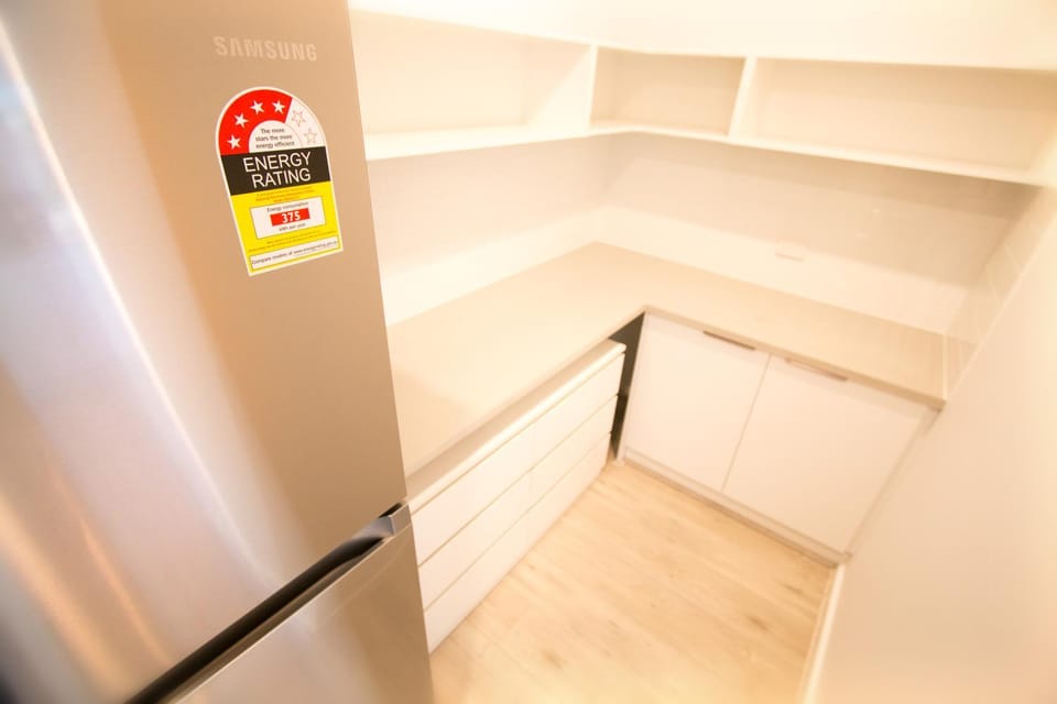 Kitchen or kitchenette, Food and drinks
