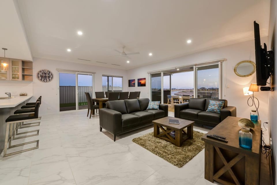 34 Madaffari Drive - Pool and Jetty House in Exmouth