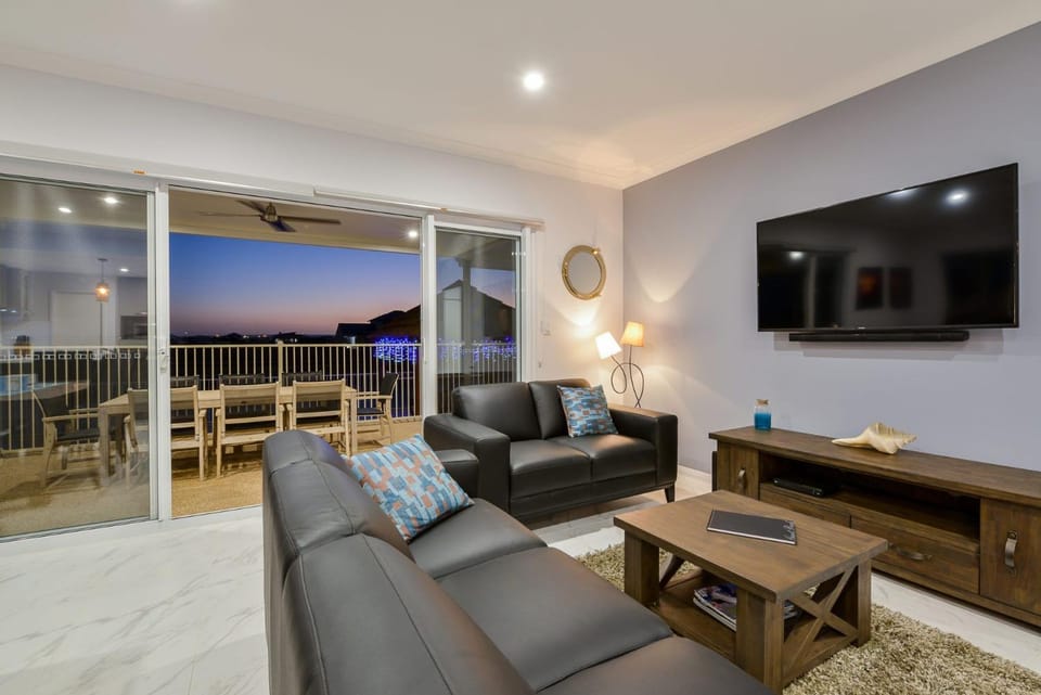 34 Madaffari Drive - Pool and Jetty House in Exmouth