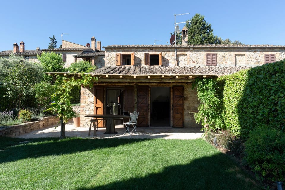 Property building, Patio, Garden, Balcony/Terrace