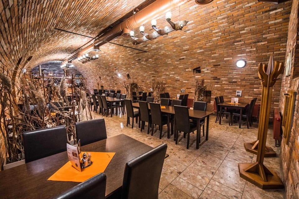 Restaurant/places to eat, Restaurant/places to eat