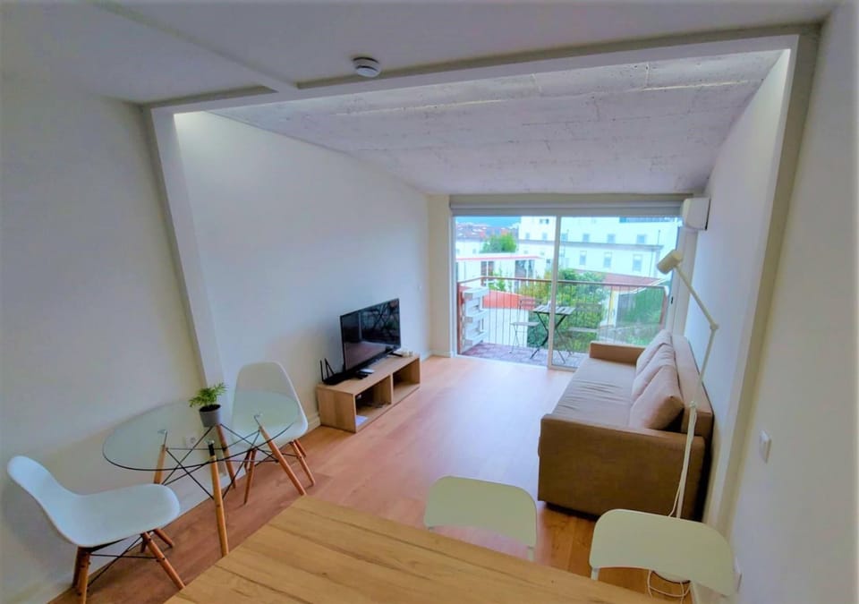 Communal lounge/ TV room, Natural landscape, Balcony/Terrace, Kitchen or kitchenette, Living room, Dining area, On site