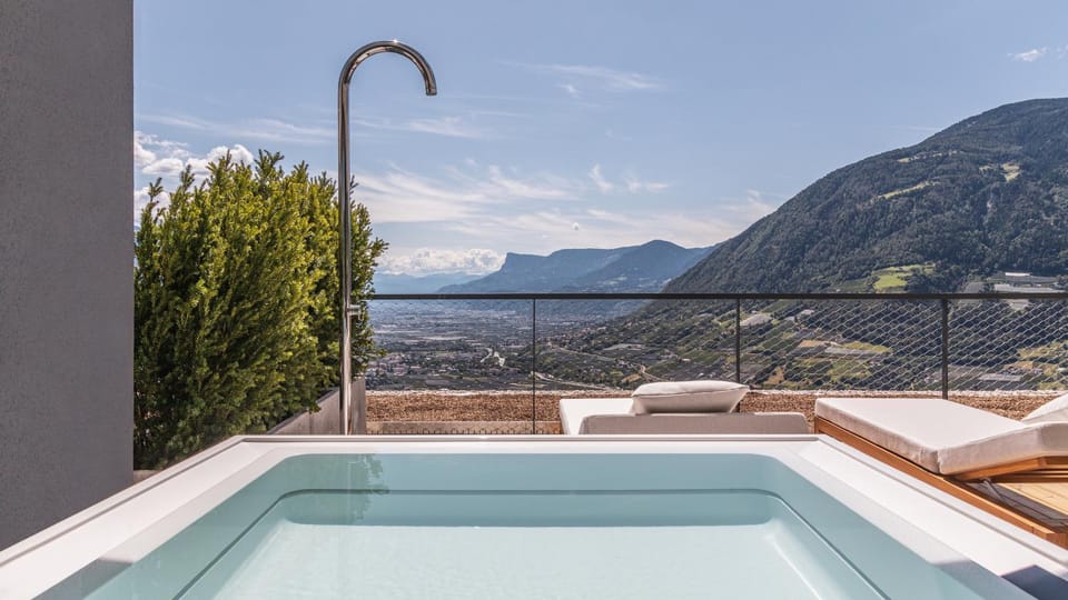 Hot Tub, Mountain view, sunbed