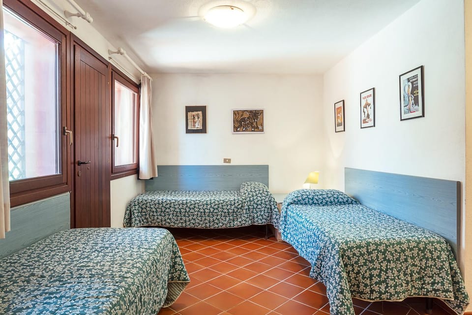 Property building, Living room, Bedroom