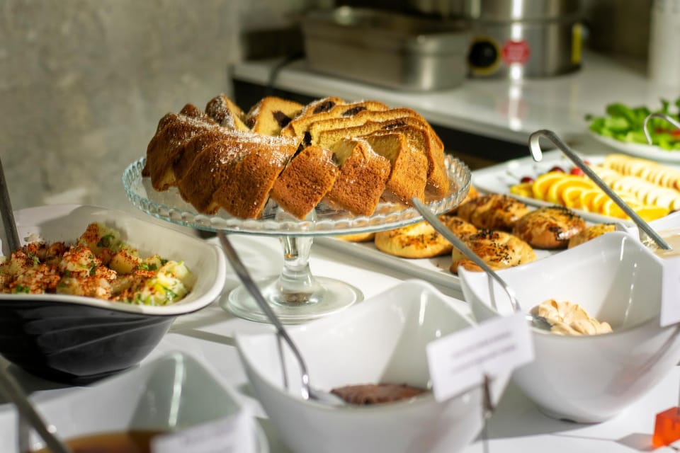 Restaurant/places to eat, Buffet breakfast