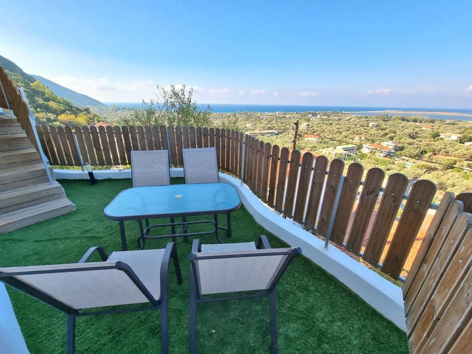 Property building, Balcony/Terrace, Sea view