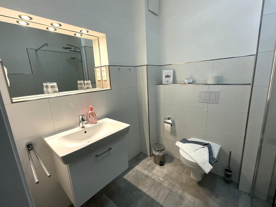 Apartment Seerose, Am Alten Deich 14, Haus 2 Whg. 6 (Parkplatz 27) Apartment in Friesland