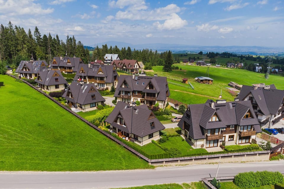 Property building, Neighbourhood, Natural landscape, Bird's eye view, Mountain view