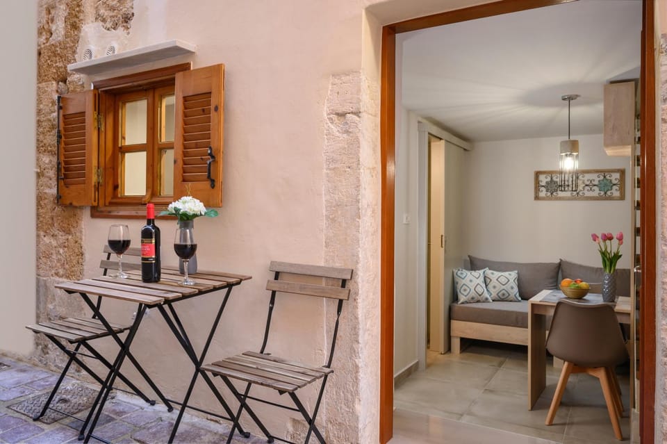 Patio, Quiet street view