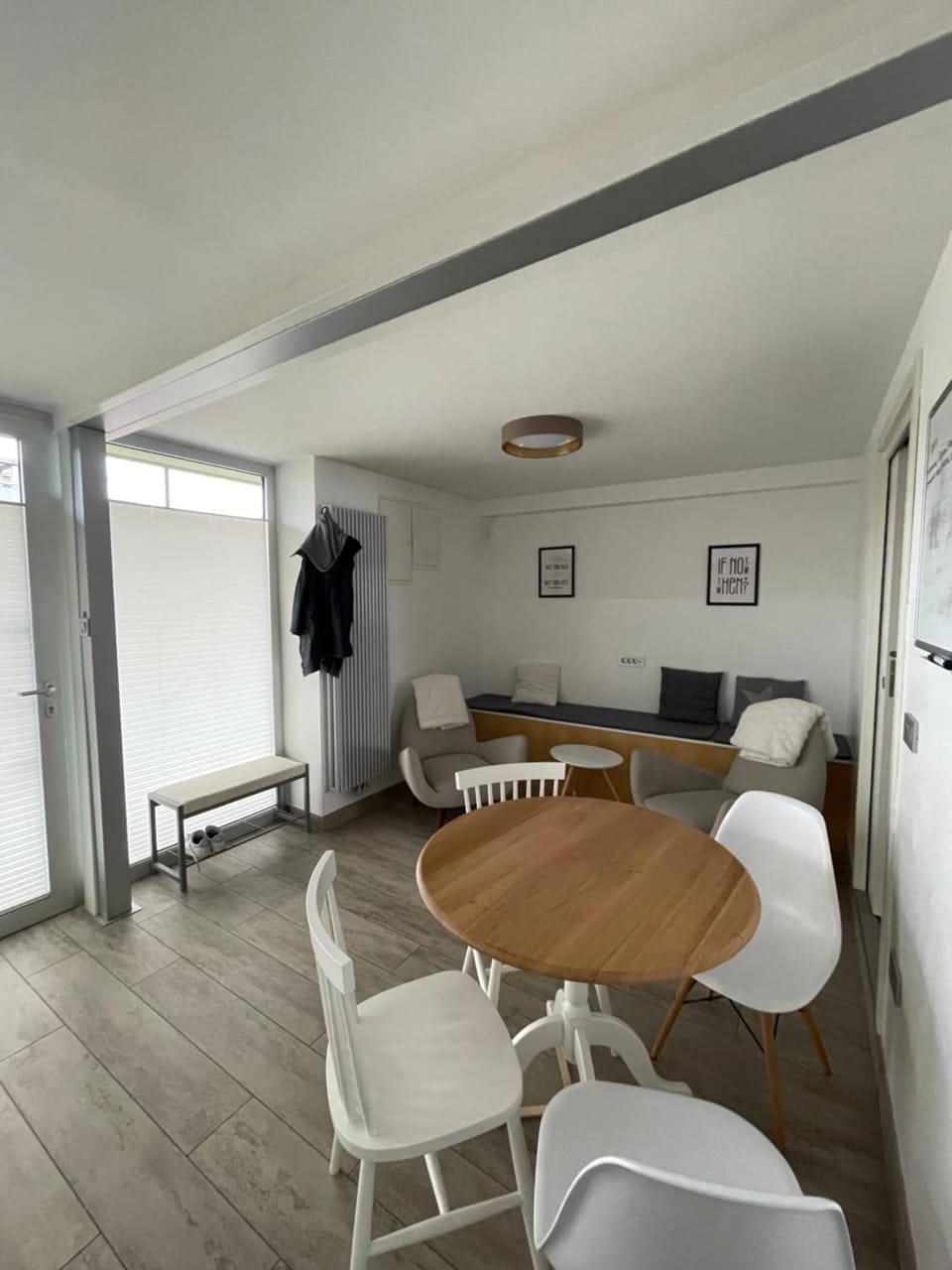 Photo of the whole room, Seating area, Dining area