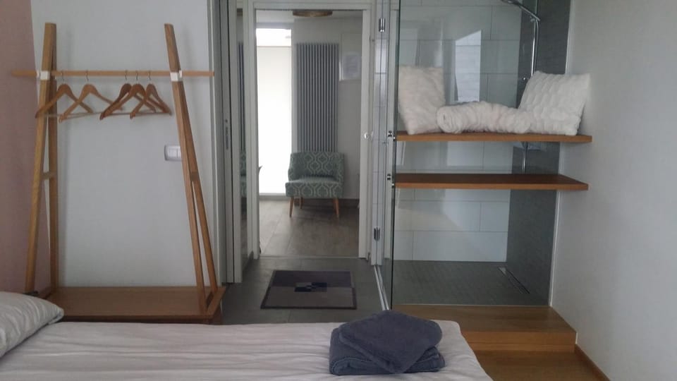 Bed, Bathroom, Photo of the whole room, Bedroom