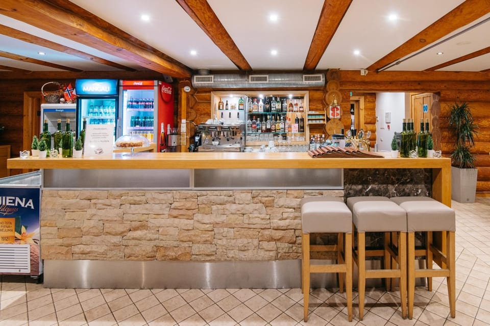 Lounge or bar, Lounge or bar