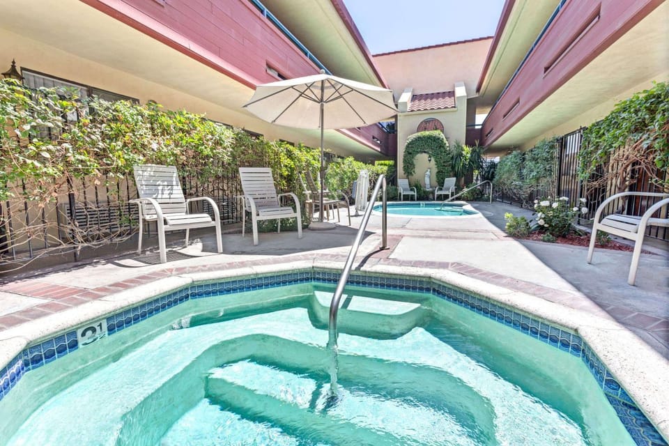 Property building, Pool view, Swimming pool, Swimming pool