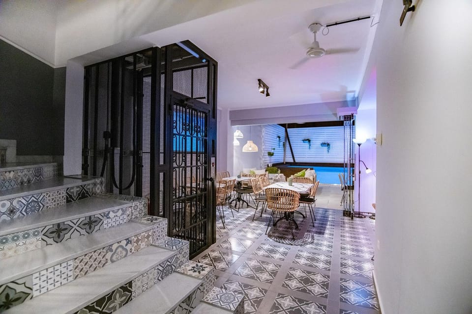 Seating area, Dining area