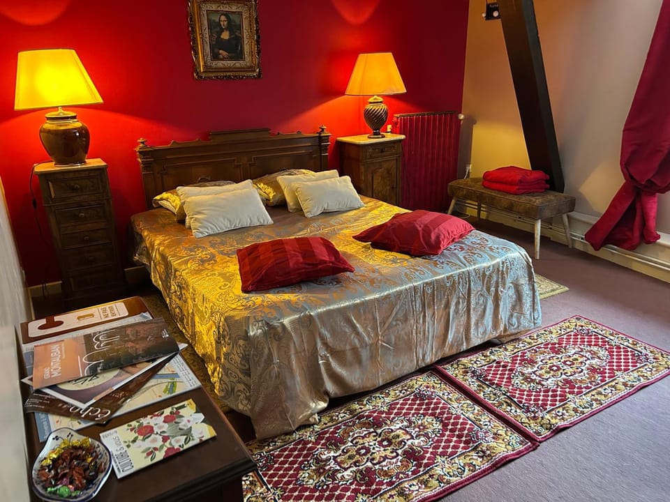Bed, Photo of the whole room, Bedroom