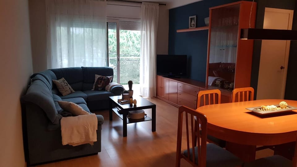 Communal lounge/ TV room, TV and multimedia, Dining area