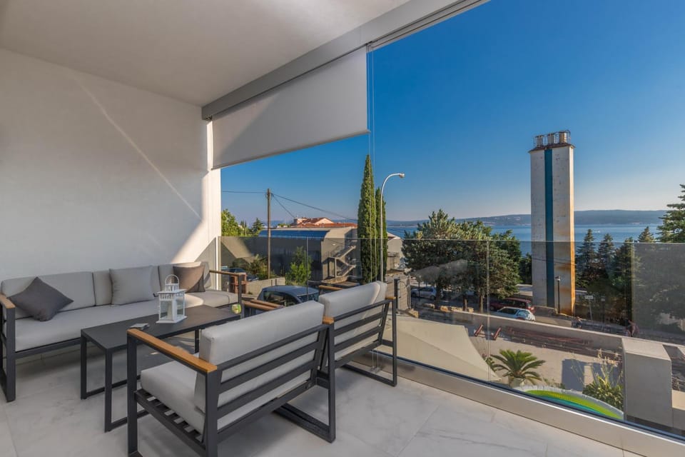 Shower, Summer, Balcony/Terrace, Balcony/Terrace, Seating area, Sea view, Sea view, Street view, Street view, Sunset, Quiet street view, Inner courtyard view