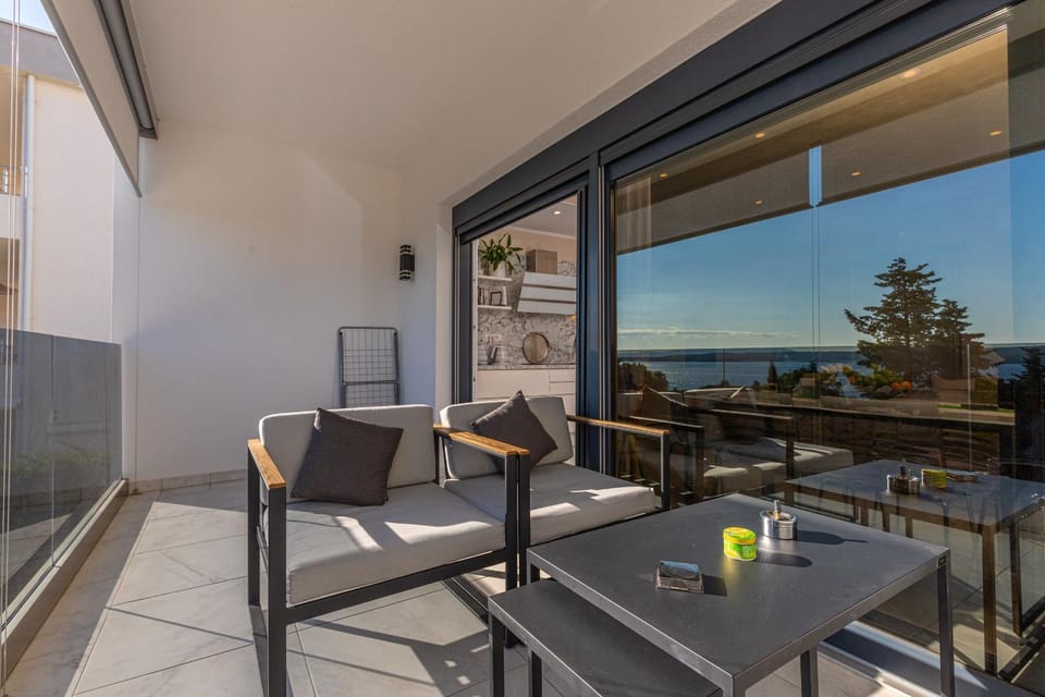 Day, View (from property/room), Balcony/Terrace, Seating area, Sea view