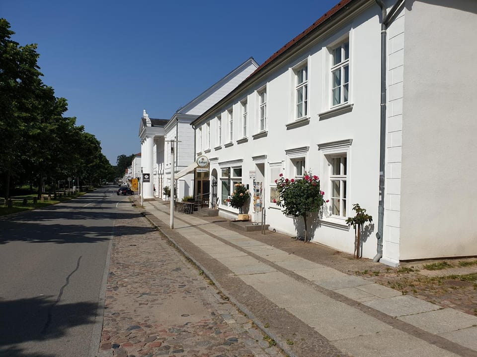 Property building, Neighbourhood