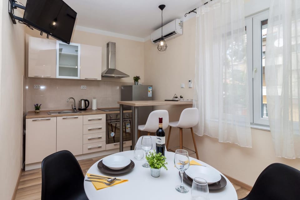 TV and multimedia, Kitchen or kitchenette