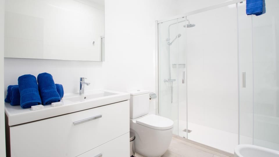 Shower, Bathroom, heating, towels