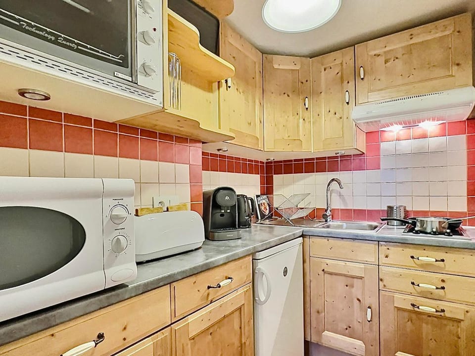Tignes: Appartement cosy 4 pers, skis aux pieds, animaux admis - FR-1-411-149 Apartment in Tignes