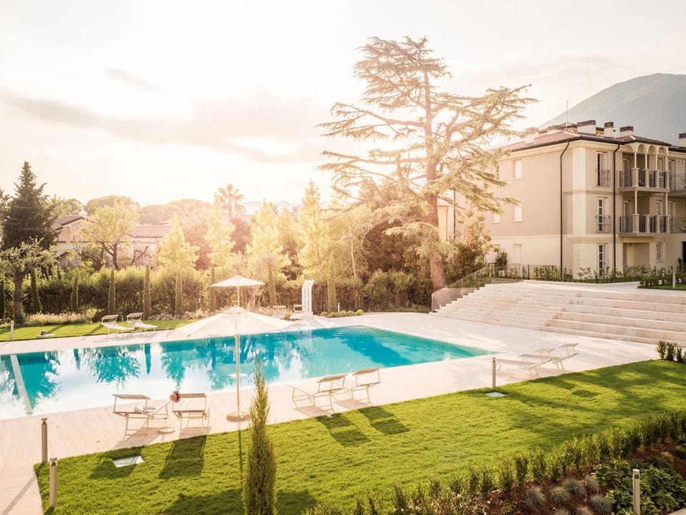 Property building, Garden, Swimming pool
