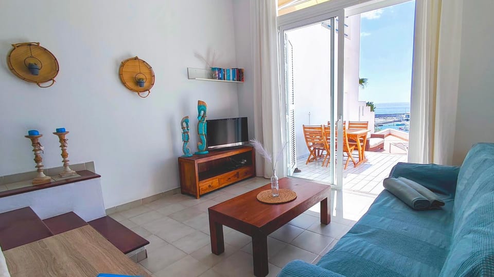 View (from property/room), Balcony/Terrace, Living room