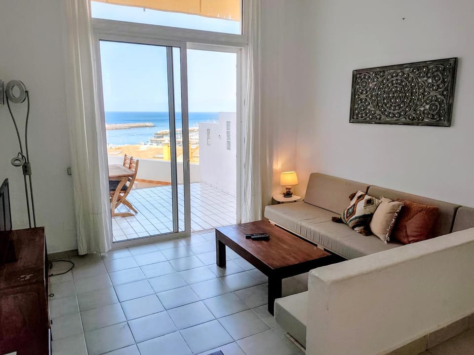 View (from property/room), Balcony/Terrace, Living room