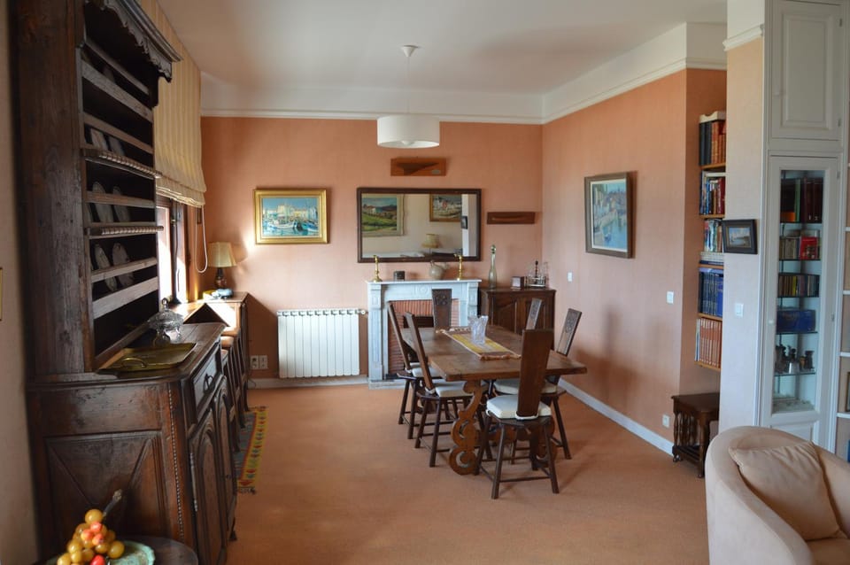 Lounge or bar, Dining area