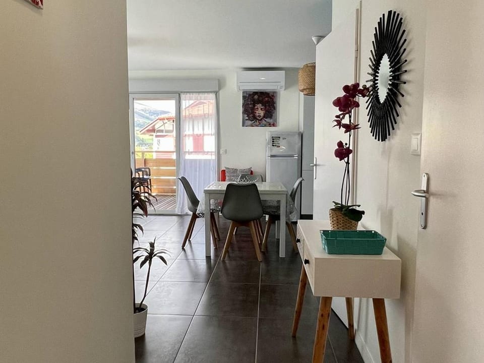 Itxassou : Appartement T2 Confortable avec Balcon - FR-1-495-47 Apartment in French Basque Country