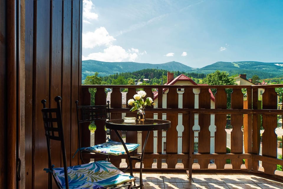 Apartamenty Sun & Ski Willa Nadrzeczna 2B centrum Apartment in Lower Silesian Voivodeship