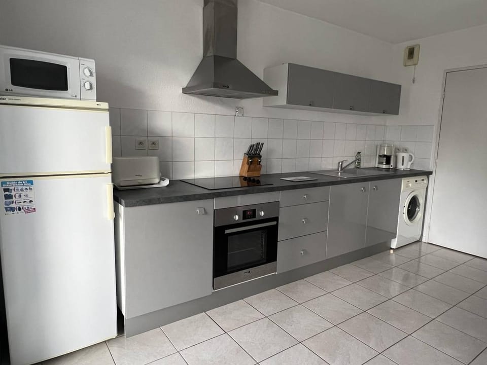 T2 bis lumineux avec terrasse, Cambo-les-Bains - FR-1-495-56 Apartment in French Basque Country