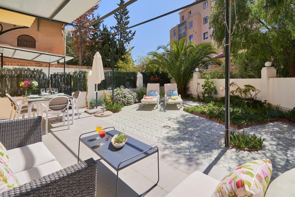 Villa Rosita Suites en Playa de la Malagueta con terraza Apartment in Malaga