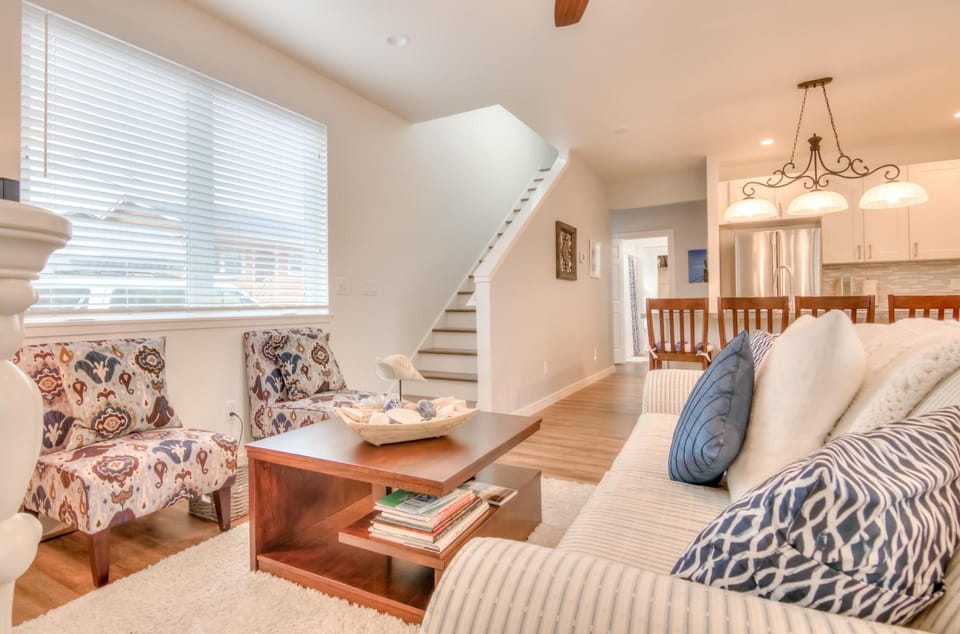 Narrow Escape - Meredith Lodging House in Seaside