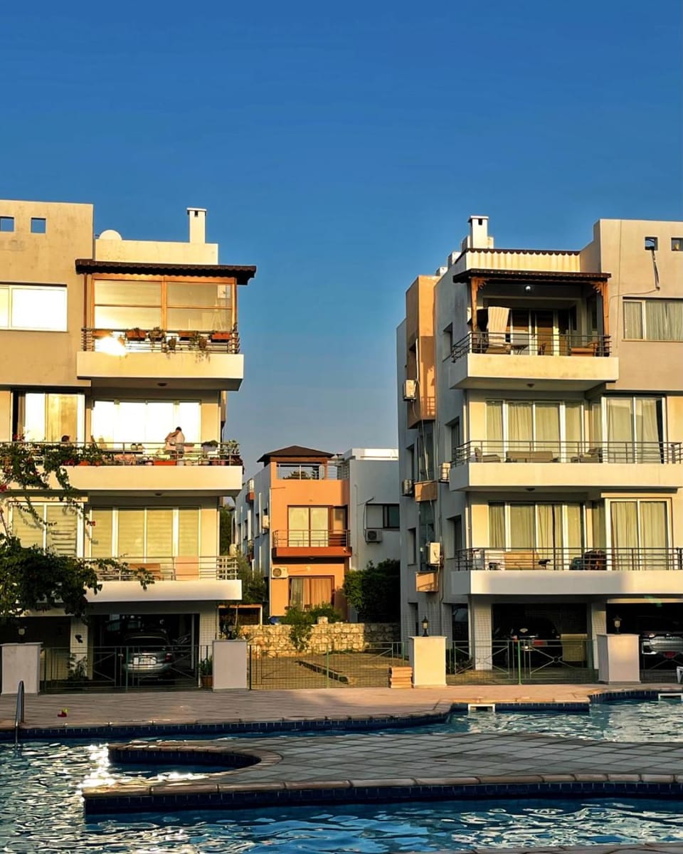 Property building, Swimming pool, Time of day