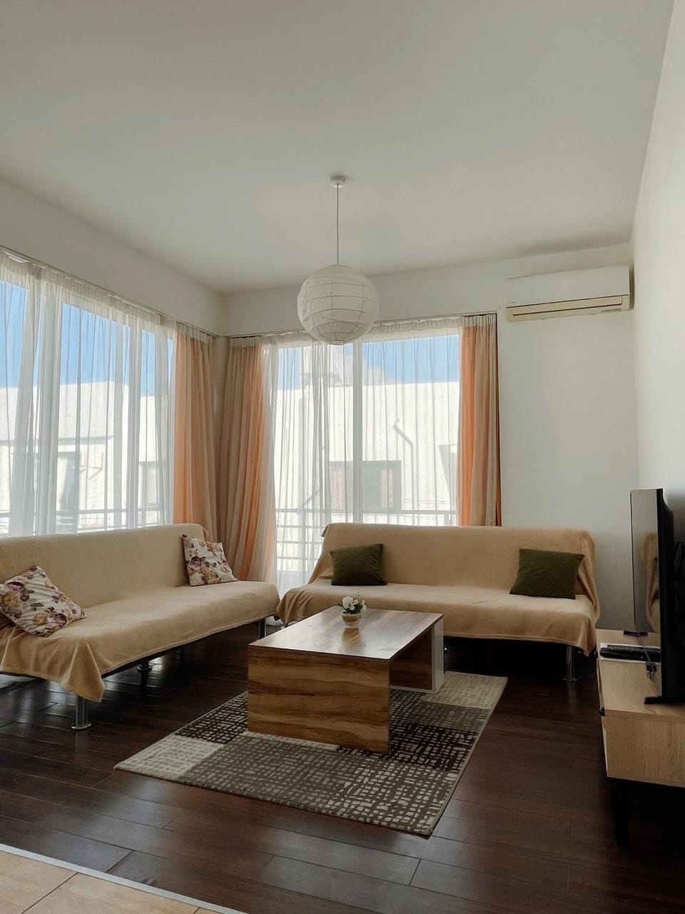TV and multimedia, Living room, Seating area, air conditioner